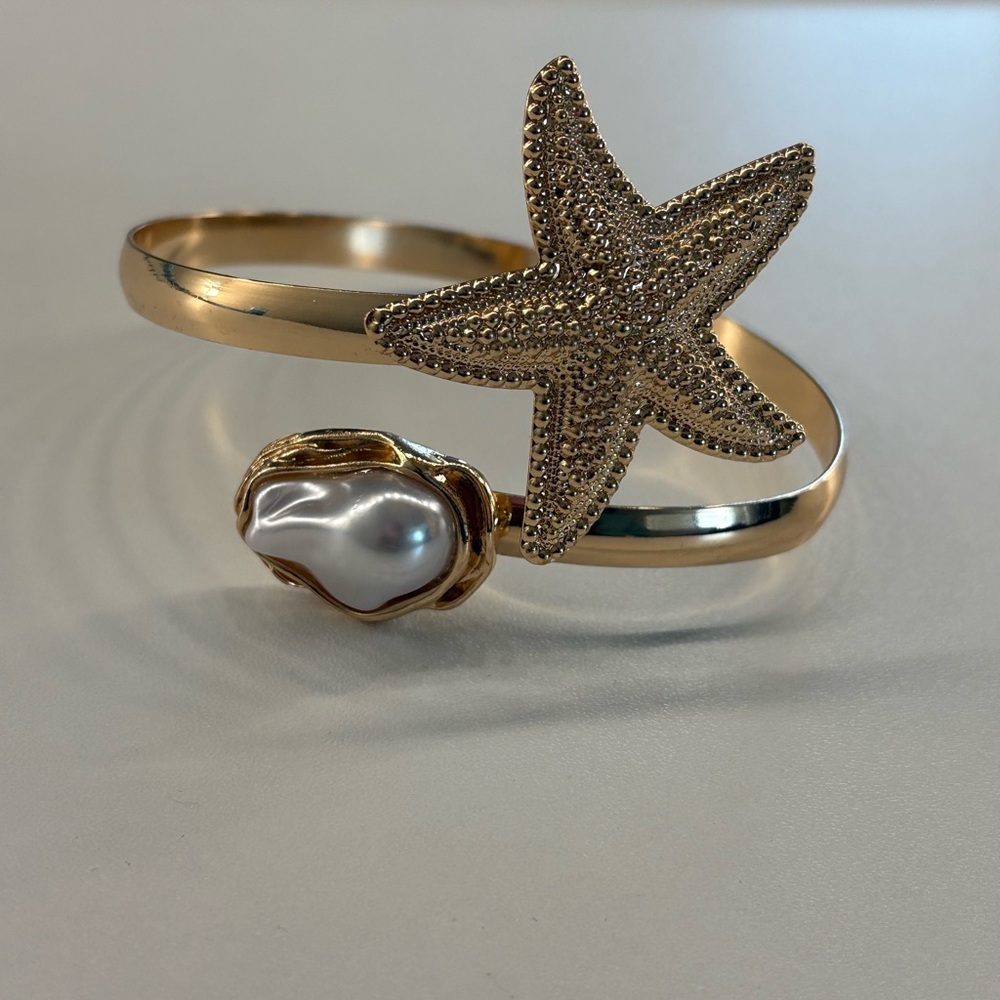 Gold Starfish and Pearl Women's Arm Cuff